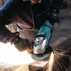 Makita GA7040S01 - Ga7040s Büyük Taşlama - Yüksek Performanslı Kesim